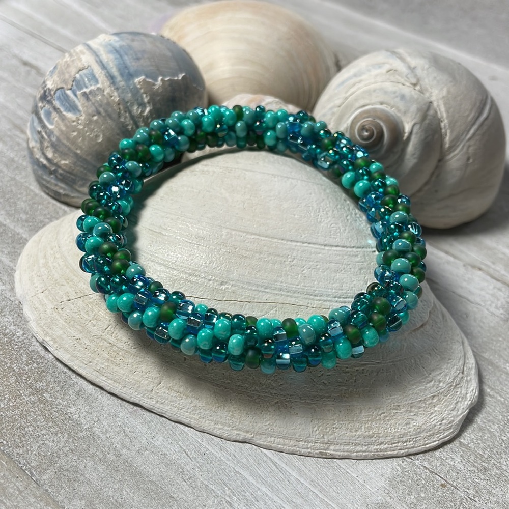 Aqua and teal crocheted bracelet - Picture 3 of 6